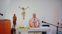 La messa in streaming "incorniciata" da 234 disegni realizzati dai bambini del catechismo