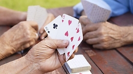 Il coronavirus blocca scopone e tresette