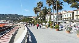 Astigiani denunciati a Diano Marina perch&egrave; passeggiavano in gruppo