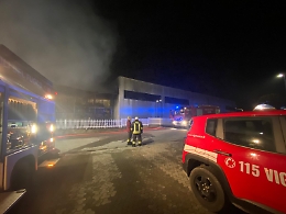 Castello d&rsquo;Annone, sette ore di intervento per spegnere l&rsquo;incendio alla Ridap