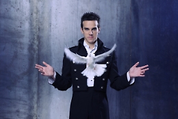 Teatro Alfieri, lo spettacolo di Luca Bono rimandato in autunno