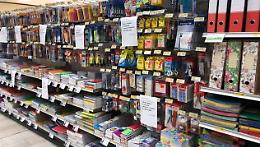 Vinta la "battaglia del pennarello": i supermercati tornano a vendere articoli di cancelleria