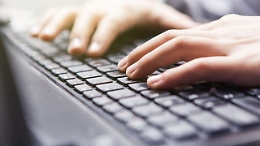 Dagli insulti al Presidente della Repubblica all'incitamento sui social a violare le norme anticovid: la polizia di Asti denuncia un 51enne