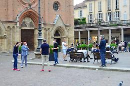 Asti: nel week end tanta gente in giro, anche senza mascherine
