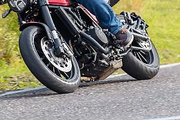 Motociclista morto in incidente abbandonato dai compagni: nessuno ha colpe