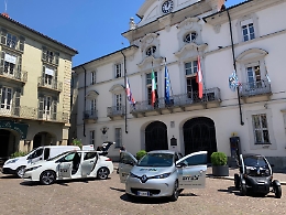 Quattro veicoli elettrici dalla Errebi al Comune per un anno in comodato d'uso gratuito