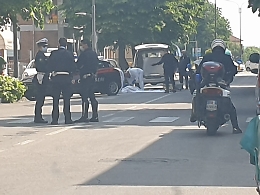 Asti, persona si accascia a terra per strada stroncata da infarto