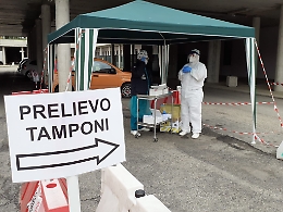 Bollettino, contagi di nuovo in rialzo