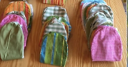 Ospedale di Asti: dalle lenzuola nascono le cuffiette per medici ed infermieri