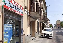 Asti, suicida in carcere l'uomo arrestato dopo la spaccata nel negozio di telefonia