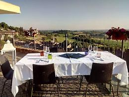 L'Osteria l'Antico Granaio: la cucina piemontese si assapora dal belvedere