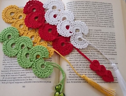 Alla riscoperta dell'handmade per accompagnare le giornate in casa: con ago, filo e crochet tante idee regalo da realizzare