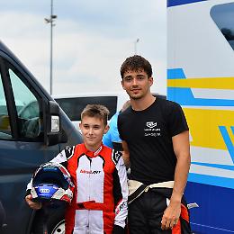 Canelli, il campioncino del kart a tu per tu con il ferrarista Leclerc