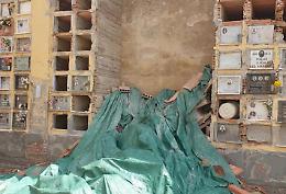 Asti: al cimitero &egrave; crollato l'ossario "pericolante" del triangolo sinistro