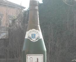 Canelli, la storia della grande bottiglia alla stazione raccontata dal suo ideatore