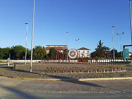 La rotonda di Asti Ovest saluta con il Moscato d'Asti docg