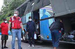 Asti, nuovi tamponi per i 48 migranti arrivati da Lampedusa