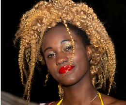 Villanova d'Asti: un grande cerchio di preghiera per ricordare Leila Kone