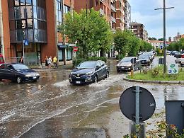 Asti: il temporale fa saltare i tombini, allagate numerose strade