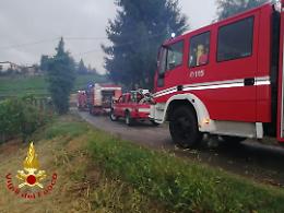 Vigili del fuoco di Asti a Santo Stefano Belbo per il rogo di un deposito attrezzi