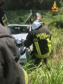 Sulla A 21 a Villanova auto in un fossato