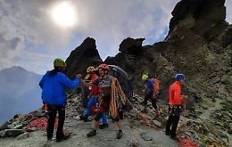 Asti, gli istruttori del Cai aprono una nuova via per Punta Venezia, sul Monviso