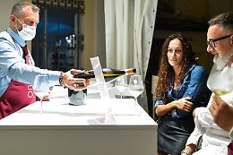 Douja d'Or, brindisi e degustazioni tra gli stand del centro storico