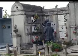 Rocca d'Arazzo, i Vigili del Fuoco bonificano il cimitero dai calabroni