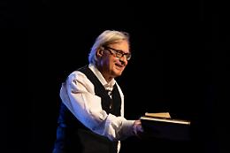 Vittorio Sgarbi porta "Raffaello" al Teatro Alfieri di Asti