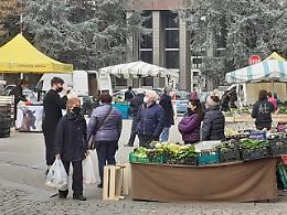 Primo giorno di lockdown: gente e auto per le strade, come sempre. I commenti