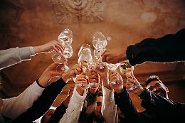 Bollicine astigiane in festa: oltre 22,5 milioni di bottiglie all'estero per le festivit&agrave;