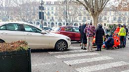 Donna investita sulle strisce in piazza Alfieri