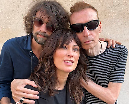 "Chelsea Hotel" rivive ad Asti: rock e mito in scena al Teatro Alfieri