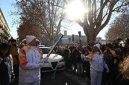 Bagno di folla ad Asti per il passaggio della fiamma olimpica