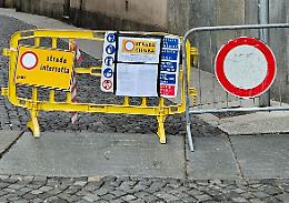Nuovi scavi per la posa dei sottoservizi, traffico interrotto per una settimana in via Carducci