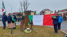 Ad Asti un nuovo simbolo di fratellanza e pace, inaugurata la scultura dedicata agli alpini
