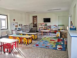 Accogliente e coloratissima sede provvissoria per la scuola materna a tempo di record