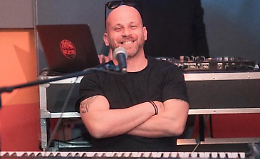 Renato Esposito debutta col romanzo "Ventimila parole": amore, segreti e la ricerca della verit&agrave; in una redazione