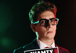 Shamzy mette a nudo l'Italia con "Stato interessante"