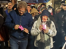 Migliaia di persone in strada nel ricordo della giovane Zoe [FOTOGALLERY]