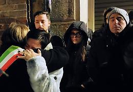 La citt&agrave; si ferma: silenzio e preghiere per dare l'addio a Zoe