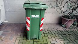 Bidoni verdi, scoppia la polemica sulle lettere del Comune