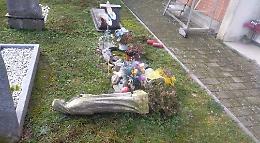 A Dusino profanata la tomba di Emanuele: i genitori denunciano