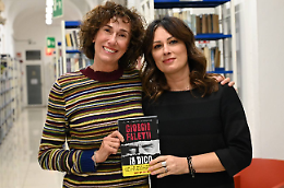 Le frasi memorabili di Giorgio Faletti a Sanremo: Chiara Buratti e Roberta Bellesini presentano "Io dico"