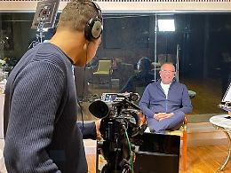 La telecamera di Enrico Bosia immortala Carlo Conti a Sanremo 