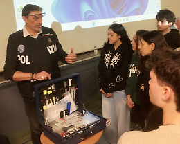 "Sulla scena del crimine": gli studenti del Castigliano hanno incontrato la Polizia Scientifica 