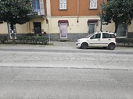 Viale Partigiani, strisce sbiadite mettono a rischio pedoni e automobilisti