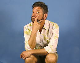 "Mi dimetto da uomo": Sergio Assisi tra narrazione e satira di costume