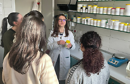 Liceo scientifico Vercelli, studenti alla scoperta della professione di farmacista