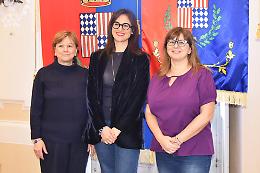 Una lezione pratica sulle manovre salvavita per bambini e adulti